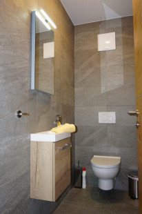 Luft-separates WC-grosszügig-gut ausgestattet-neu-St. Georgen-Murtal