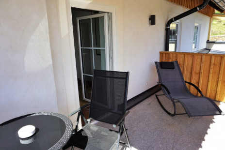 feuer-grosser balkon-sonnenliege-entspannung-ferienwohnung-appartement-kreischberg
