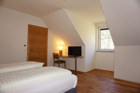 luft-grosszügiges schlafzimmer-voll ausgestattet-ferienwohnung-kreischberg